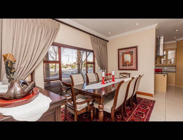 6 BEDROOM HOUSE FOR SALE IN KNOPPIESLAAGTE